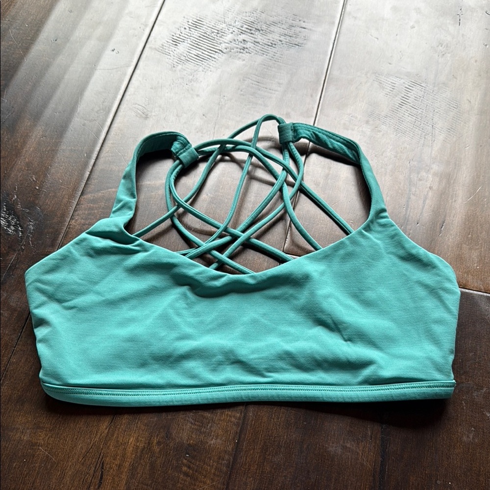 Lululemon Free To Be Bra - Wild. Light support A/B cup Size 8 in Teal